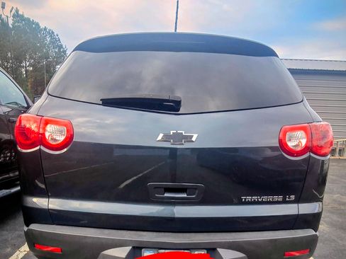 Used 2011 Chevrolet Traverse LS image 5