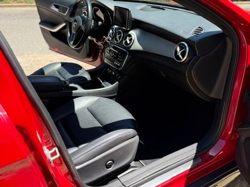 Used 2015 Mercedes-Benz GLA 250 4MATIC image 14