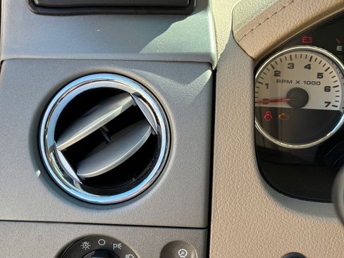 Used 2005 Ford F150 Lariat image 29