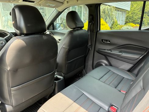 Used 2019 Nissan Kicks SR w/ SR Premium Package FWD image 9