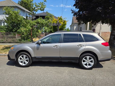 Used 2014 Subaru Outback 2.5i Premium AWD/4WD image 1