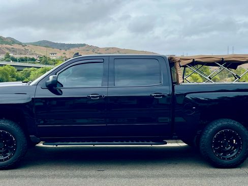 Used 2018 Chevrolet Silverado 1500 LT w/ All Star Edition AWD/4WD image 2