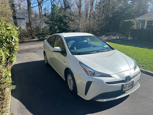 Used 2022 Toyota Prius L Eco image 1