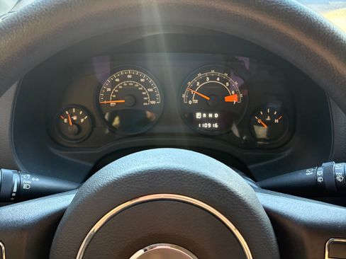 Used 2014 Jeep Compass Sport w/ Power Value Group image 8