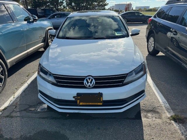 Used 2017 Volkswagen Jetta SE FWD image 1