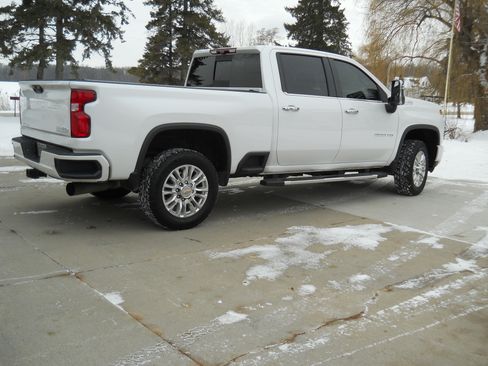 Used 2022 Chevrolet Silverado 2500 High Country w/ Z71 Off-Road Package image 8