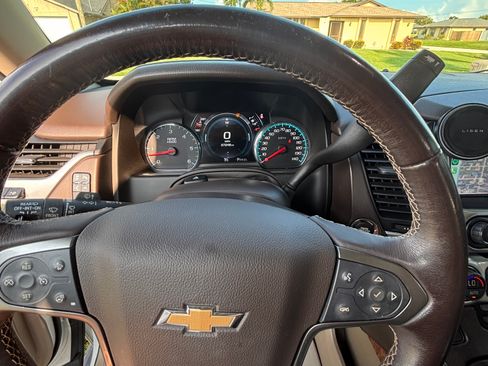 Used 2019 Chevrolet Suburban Premier AWD/4WD image 19