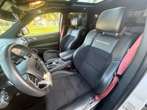 Used 2021 Jeep Grand Cherokee Trackhawk image 4