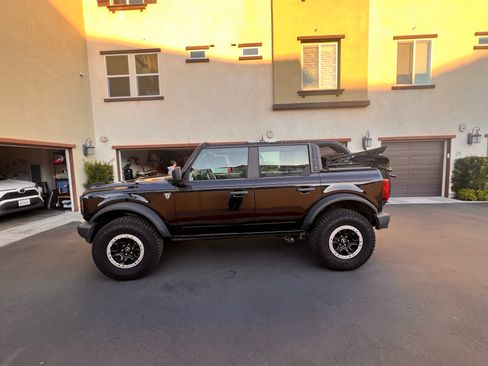 Used 2021 Ford Bronco 4-Door w/ Sasquatch Package image 2