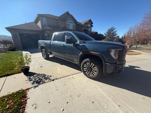 Used 2025 GMC Sierra 3500 Denali Ultimate image 2