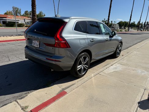 Used 2021 Volvo XC60 T5 Momentum w/ Premium Package image 4