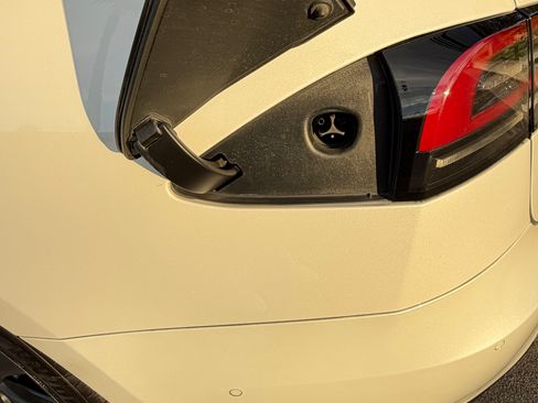 Used 2022 Tesla Model S Standard Range image 23