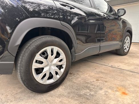 Used 2023 Toyota Corolla Cross L image 28