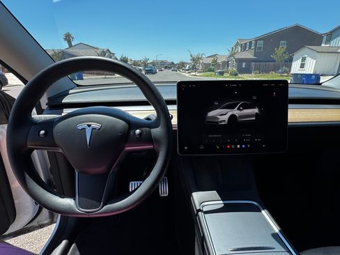 Used 2022 Tesla Model Y Performance AWD/4WD image 9
