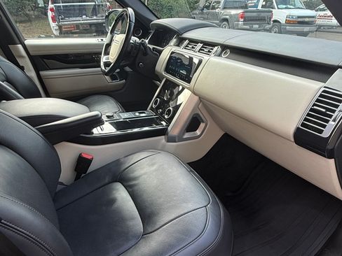 Used 2020 Land Rover Range Rover HSE image 12
