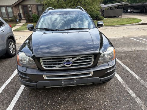 Used 2010 Volvo XC90 3.2 image 1