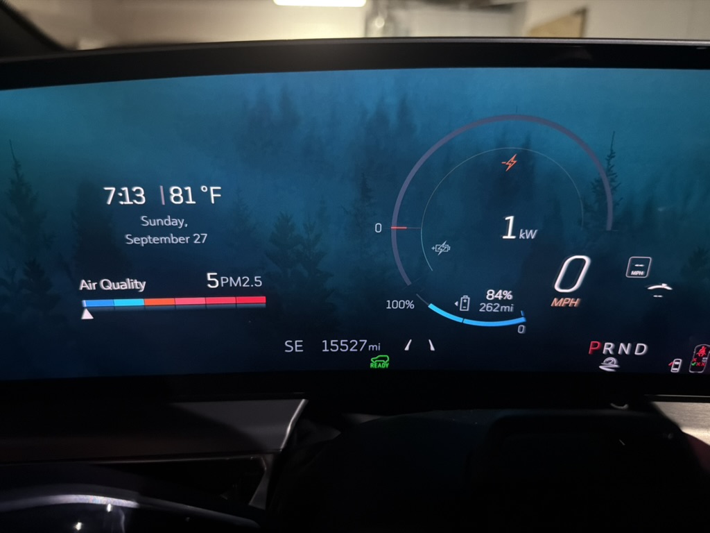 Used 2024 Cadillac Lyriq Luxury w/ LPO, Floor Liner Package AWD/4WD image 9