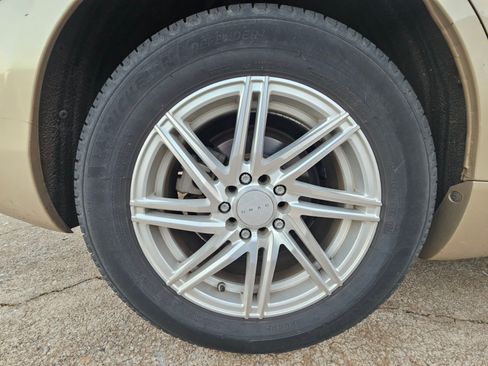 Used 2011 Toyota Camry LE image 11