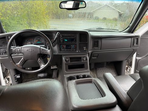 Used 2004 Chevrolet Silverado 2500 LT w/ Heavy-Duty Power Package image 15