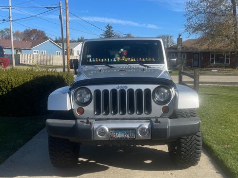 Used 2011 Jeep Wrangler Sahara w/ Dual Top Group image 4