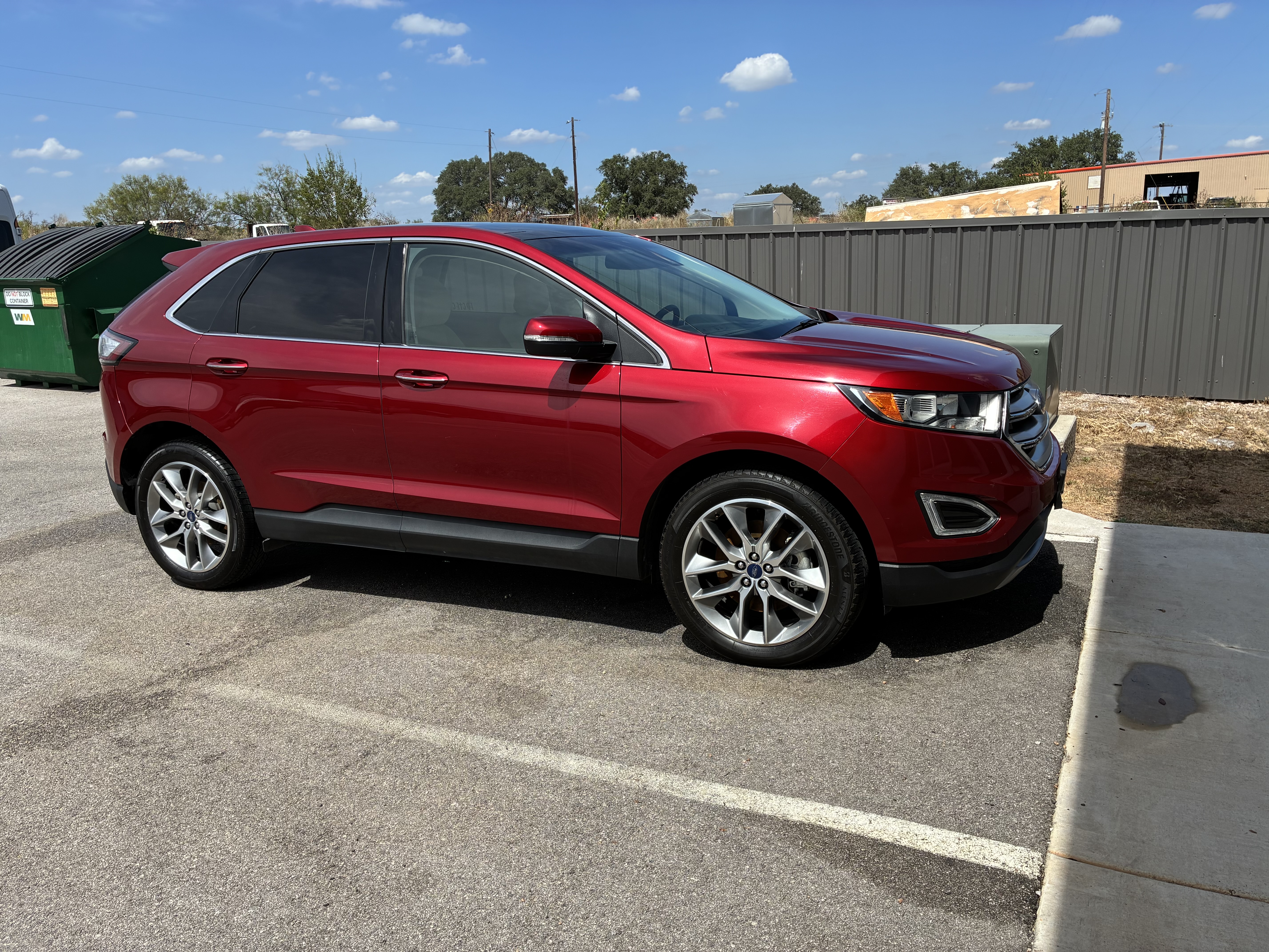 Used 2018 Ford Edge Titanium w/ Equipment Group 301A FWD image 2