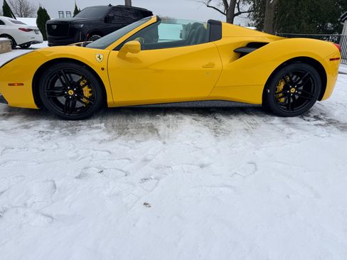 Used 2017 Ferrari 488 Spider image 6