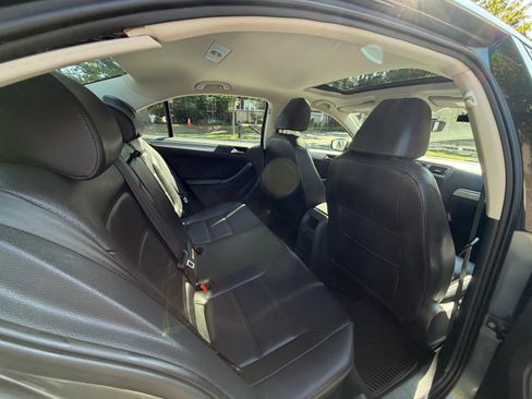 Used 2017 Volkswagen Jetta SE FWD image 16