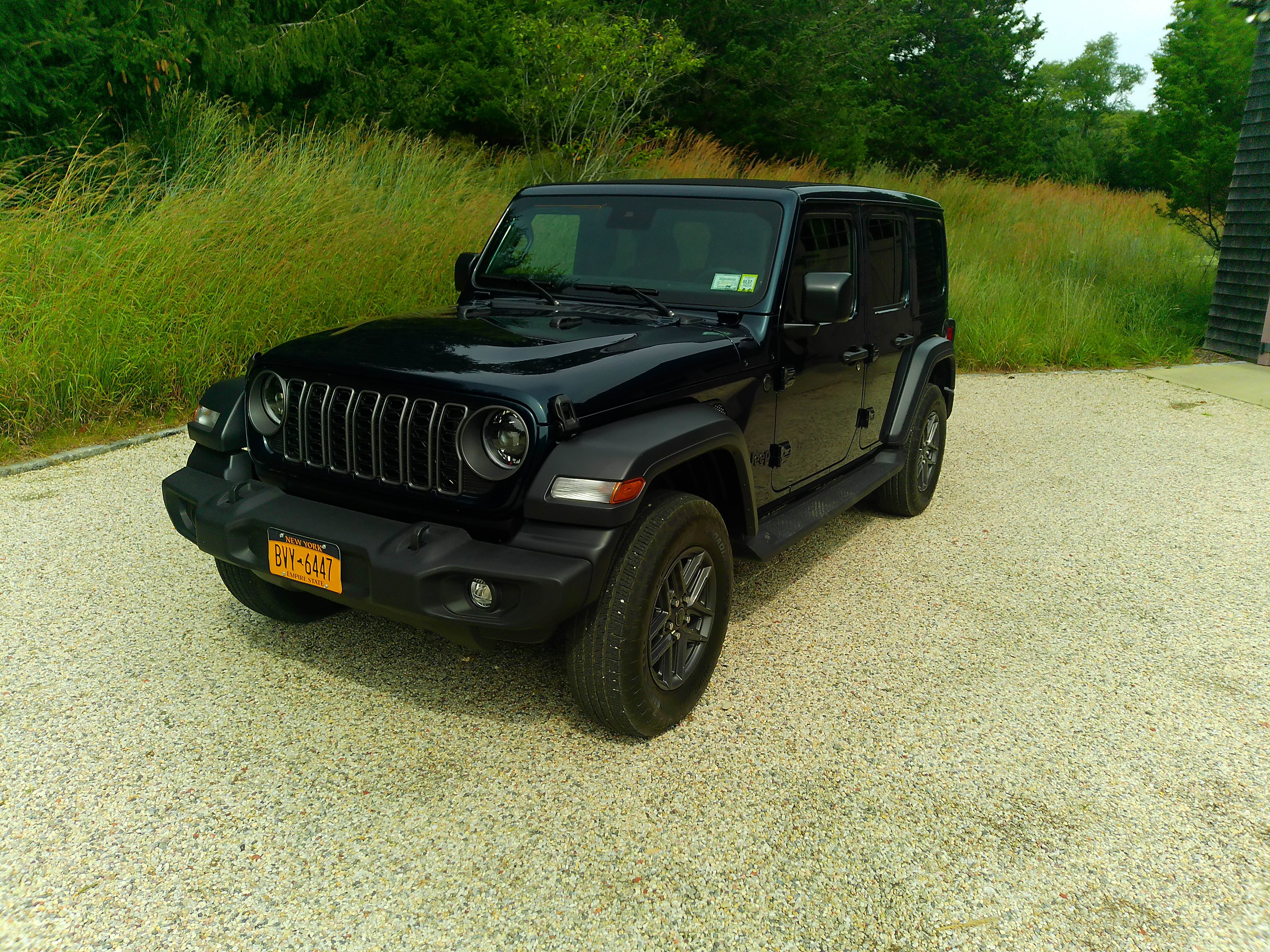 Used 2025 Jeep Wrangler Unlimited Sport AWD/4WD image 2