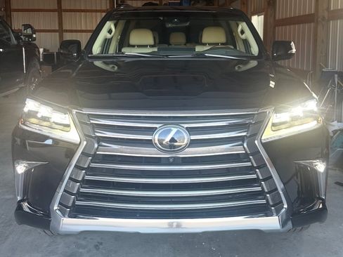 Used 2021 Lexus LX 570 4WD w/ Luxury Package image 2