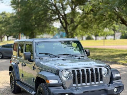 Used 2018 Jeep Wrangler Unlimited Sport AWD/4WD image 2