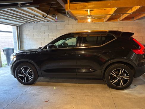 Used 2023 Volvo XC40 B5 Plus AWD/4WD image 8