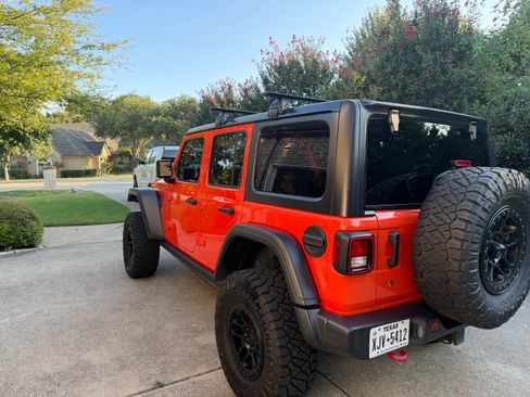 Used 2019 Jeep Wrangler Unlimited Rubicon w/ Cold Weather Group AWD/4WD image 9