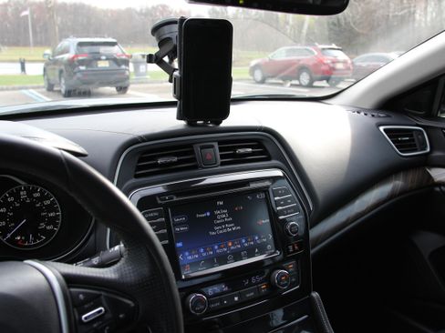 Used 2016 Nissan Maxima Platinum w/ Interior Lighting Package image 2