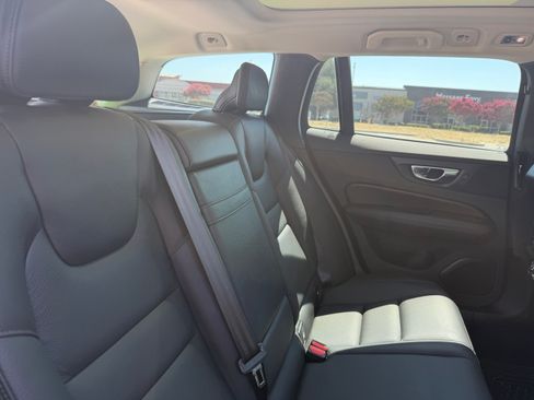 Used 2020 Volvo V60 T5 Momentum w/ Protection Package Premier FWD image 16