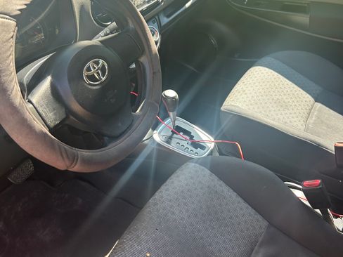 Used 2016 Toyota Yaris L image 5