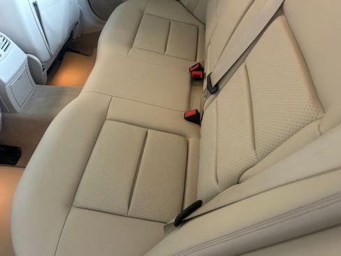 Used 2014 Mercedes-Benz E 350 4MATIC Sedan image 12