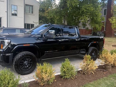 Used 2024 GMC Sierra 2500 Denali Ultimate AWD/4WD image 1