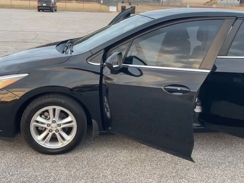 Used 2017 Chevrolet Cruze LT w/ Convenience Package image 23