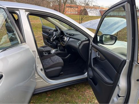 Used 2016 Nissan Rogue S image 11