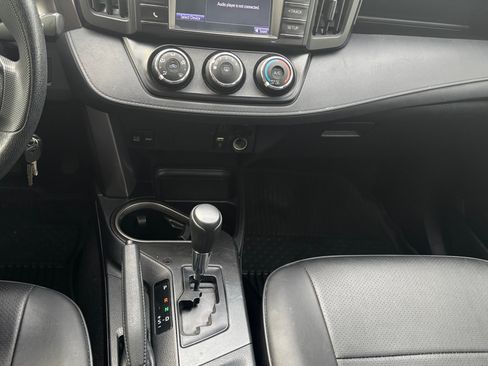 Used 2018 Toyota RAV4 LE image 15