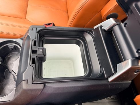 Used 2016 Land Rover LR4 HSE LUX image 16