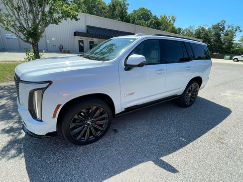 Used 2026 Cadillac Escalade V AWD/4WD image 2