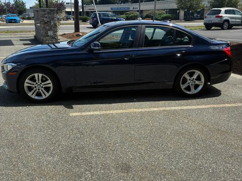 Used 2013 BMW 328i xDrive Sedan AWD/4WD image 2