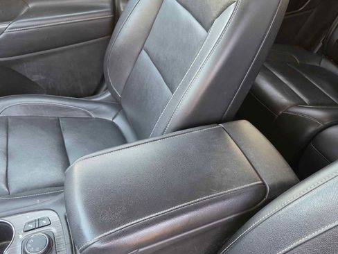 Used 2020 GMC Acadia SLT image 11