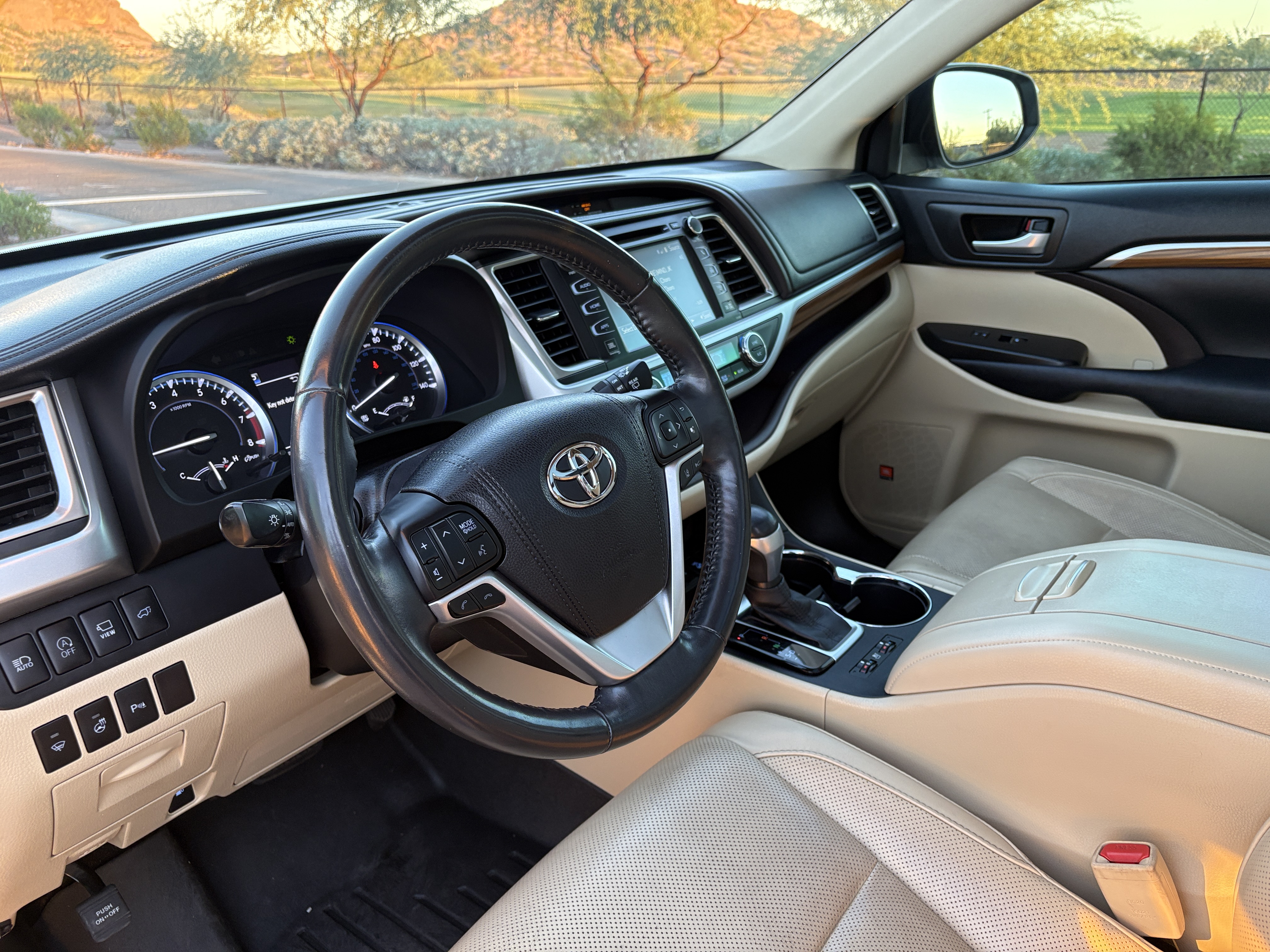 Used 2017 Toyota Highlander Limited Platinum AWD/4WD image 10
