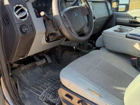 Used 2011 Ford F250 XLT w/ XLT Interior Pkg image 9
