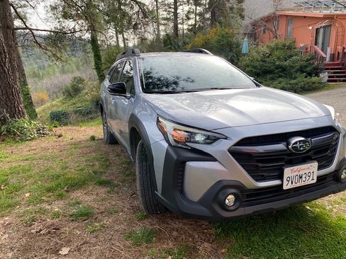 Used 2025 Subaru Outback Premium image 11