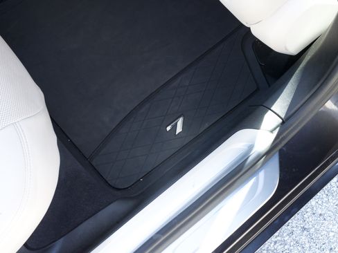 Used 2017 BMW 740i xDrive image 16