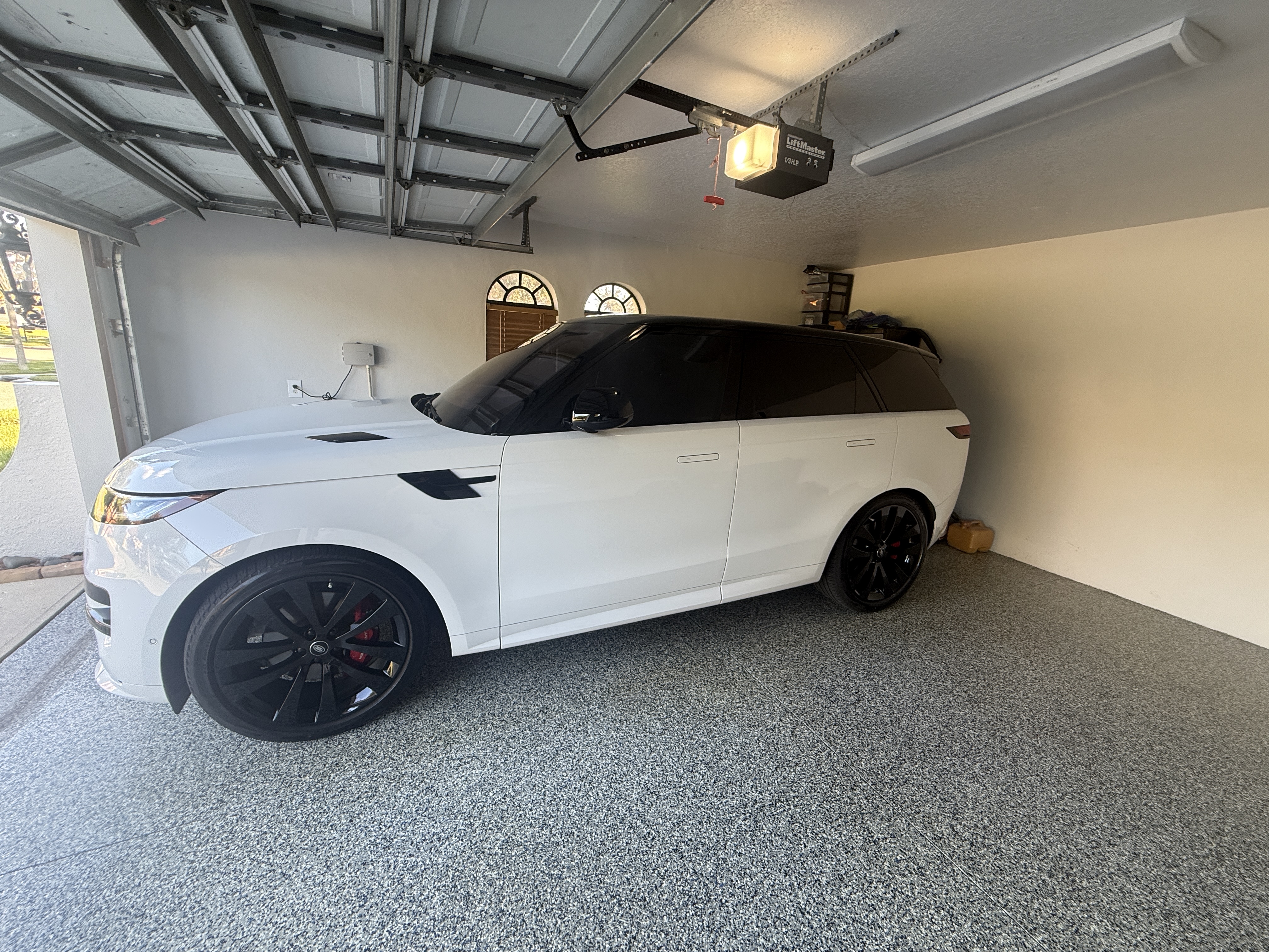 Used 2023 Land Rover Range Rover Sport SE Dynamic AWD/4WD image 1