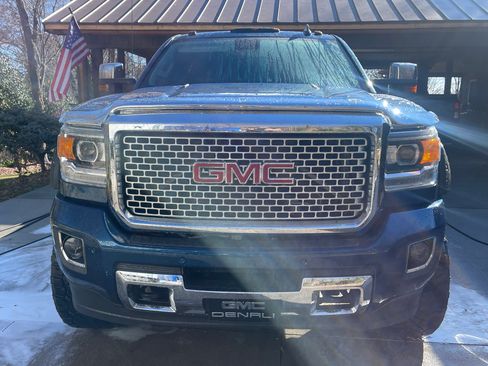 Used 2015 GMC Sierra 2500 Denali w/ Duramax Plus Package image 9